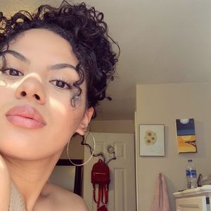 Meet your Posher, Denaya